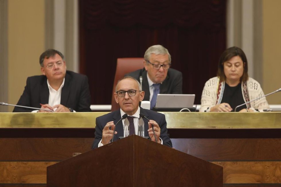 Archivo - El diputado general de Álava, Ramiro González