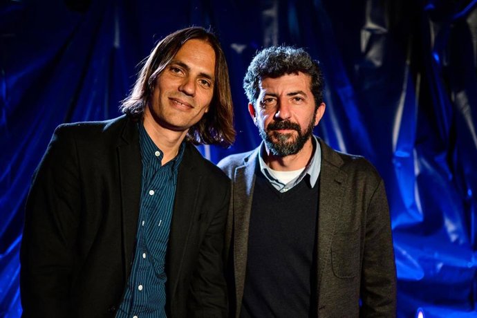 Los cineastas Rafa Cobos y Alberto Rodríguez (de izquierda a derecha).