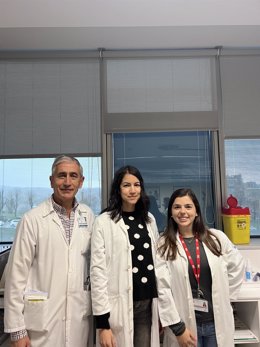 : De Izquierda A Derecha, Los Doctores Elías Delgado, Jessica Ares Y Carmen Lambert, Todos Ellos Investigadores De La Universidad De Oviedo.