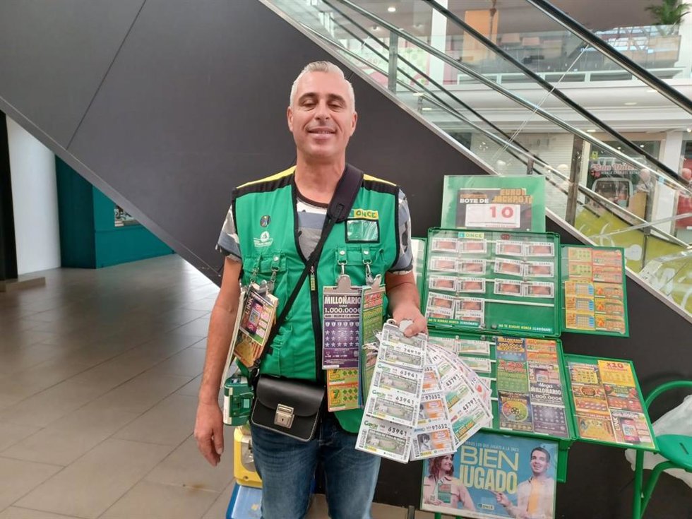 Javier Pérez García, vendedor de la ONCE que ha repartido la suerte en Lanzarote