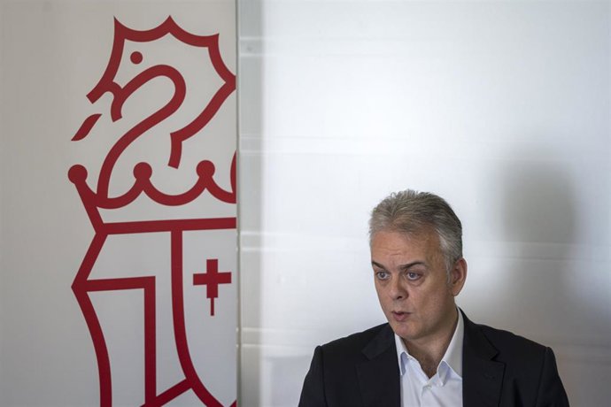 Archivo - El vicepresidente segundo del Consell y conseller de Vivienda y Arquitectura Bioclimática, Héctor Illueca, interviene durante una entrevista