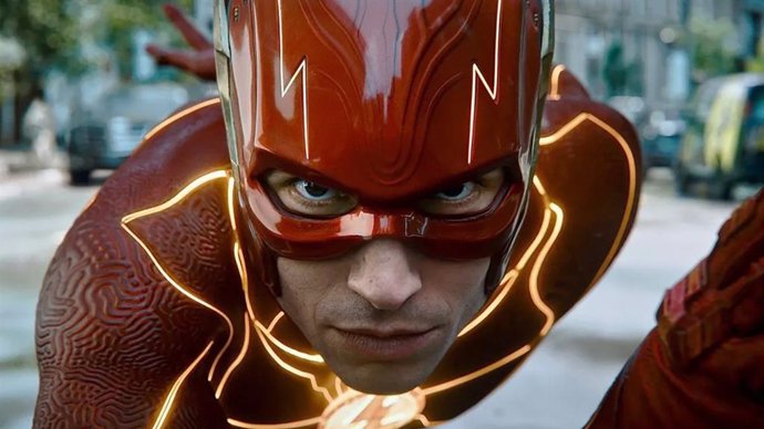 James Gunn confirma que The Flash reseta el Universo DC y aclara el futuro de Ezra Miller: "Es jodidamente increíble"