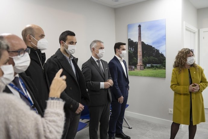 El Lehendakari, Iñigo Urkullu, junto a la consejera de Salud, Gotzone Sagardui, inaugura el nuevo consultorio de salud de Murueta, en Bizkaia