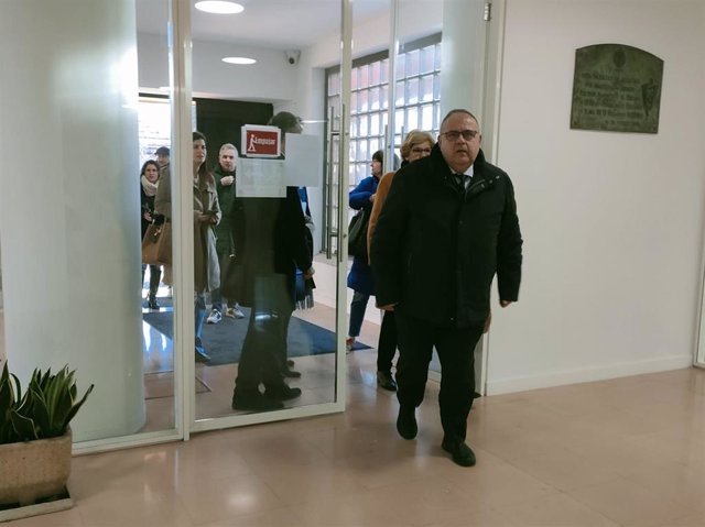 El consejero de Sanidad, Alejandro Vázquez, a su llegada al congreso en Salamanca
