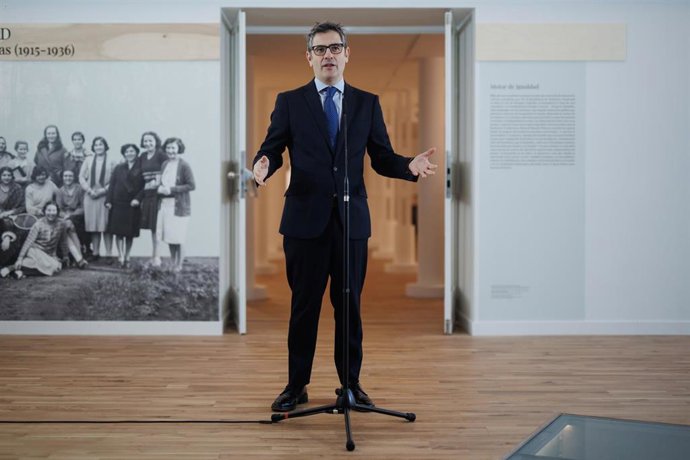 El ministro de la Presidencia, Relaciones con las Cortes y Memoria Democrática, Félix Bolaños, interviene durante su visita a la exposición "Motor de igualdad. La Residencia de Señoritas (1915-1936)", en la Fundación José Ortega y Gasset.