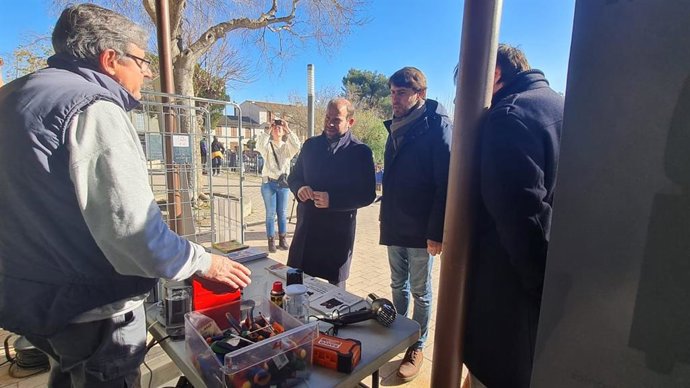 El conseller de Medio Ambiente, Miquel Mir, presenta la campaña de reutilización de aparatos eléctricos