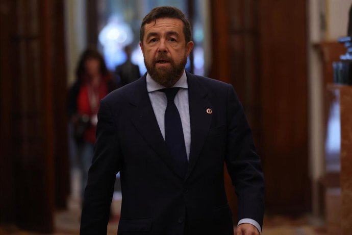 Archivo - El diputado de Ciudadanos Miguel Gutiérrez a su llegada a una sesión plenaria en el Congreso de los Diputados.