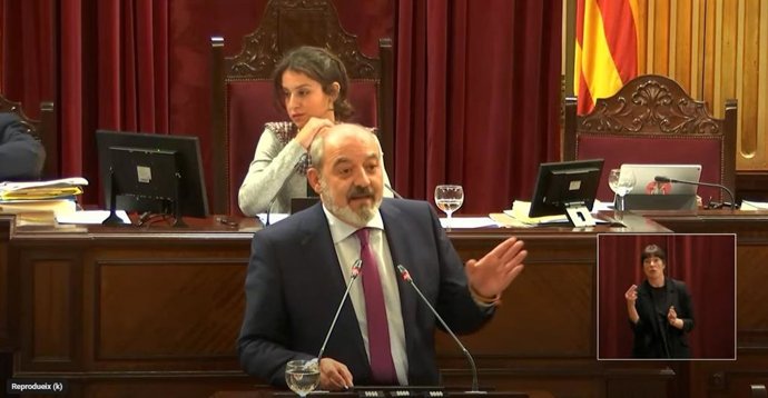El diputado de Vox Sergio Rodríguez durante una intervención en el Parlament.