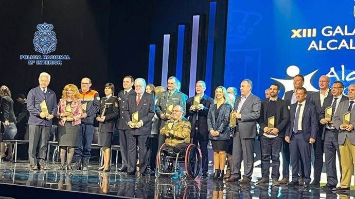 Premio a la Colaboración a la Policía Nacional otorgado por el Ayuntamiento de Alcalá de Guadaíra, en Sevilla.