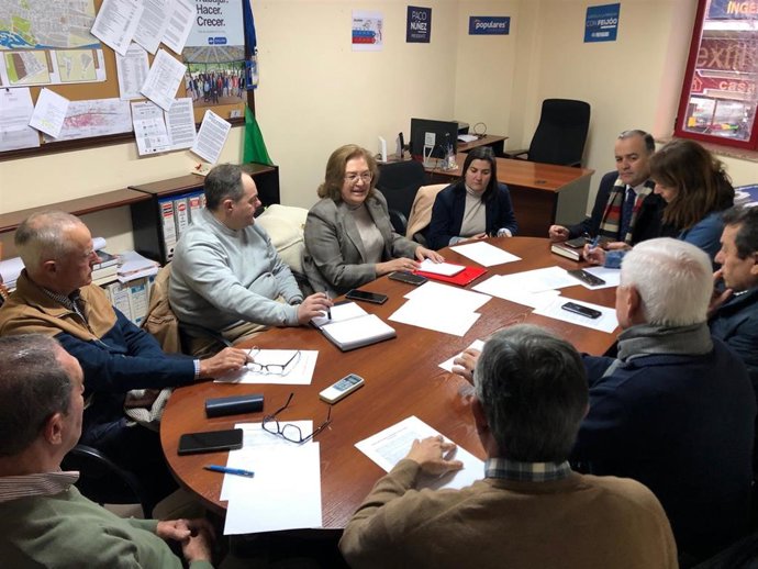 Reunión mantenida con alcaldes y portavoces de varios municipios de la comarca.