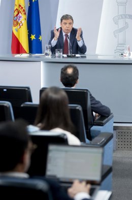 El ministro de Agricultura, Pesca y Alimentación, Luis Planas, durante una rueda de prensa posterior al Consejo de Ministros, en el Palacio de La Moncloa, a 31 de enero de 2023, en Madrid (España). 
