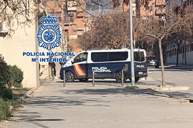 Furgón policial en el norte de la capital granadina