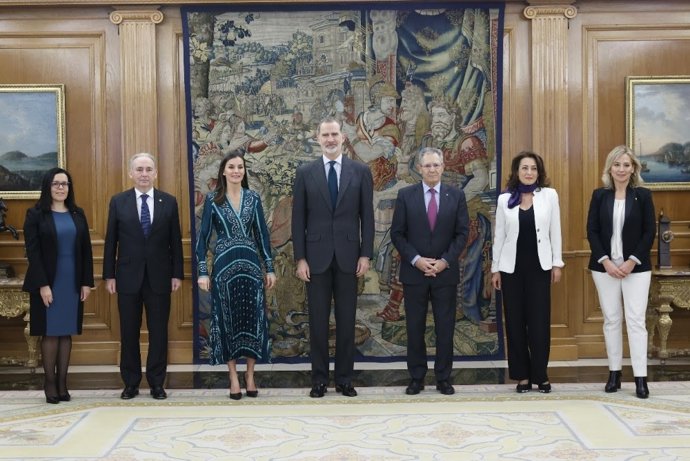 Los Reyes reciben a la Fundación Cruz Roja Española para conocer su nueva etapa