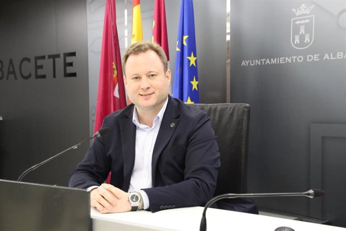 El vicealcalde y concejal de Cultura, Feria y Asuntos Taurinos, Vicente Casañ, en rueda de prensa.