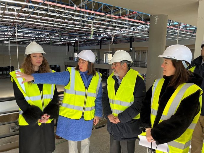 María González durante su visita a las obras de modernización de la estación de autobuses de León