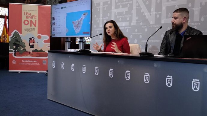 La consejera del área de Gestión del Medio Natural y Seguridad del Cabildo de Tenerife, Isabel García, presenta la plataforma Tenerife ON