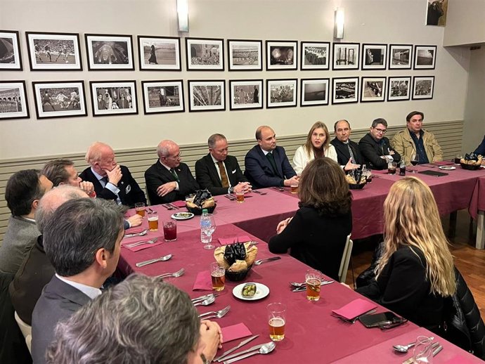 Reunión de Peláez con su reciente equipo asesor multidisciplinar de cara al 28M.