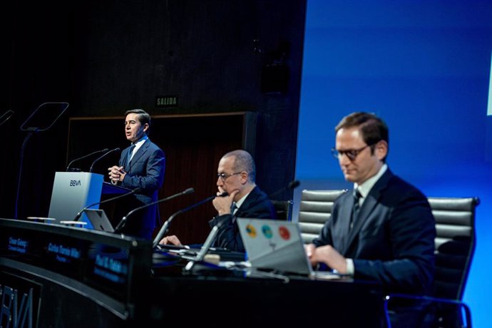 El presidente de BBVA, Carlos Torres Vila, presenta los resultados de BBVA en 2022, en el Auditorio Ciudad BBVA, a 1 de febrero de 2023, en Madrid (España).