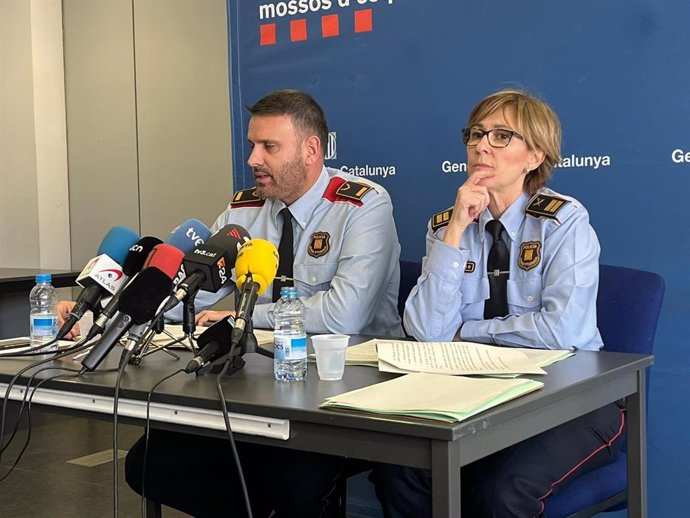 La jefa de la Región Policial Metropolitana de Barcelona, la comisaria Marta Fernández, y el jefe de la División de Investigación Criminal de los Mossos d'Esquadra de Barcelona, el inspector Josep Naharro.