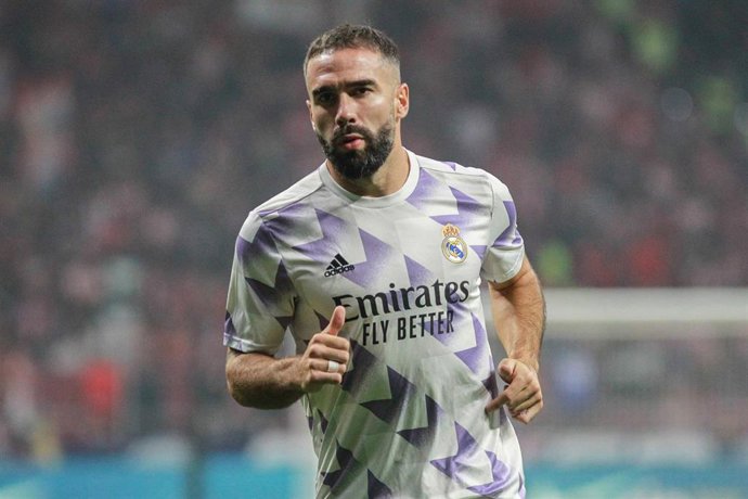 Archivo - El lateral del Real Madrid Daniel Carvajal, durante un calentamiento. 