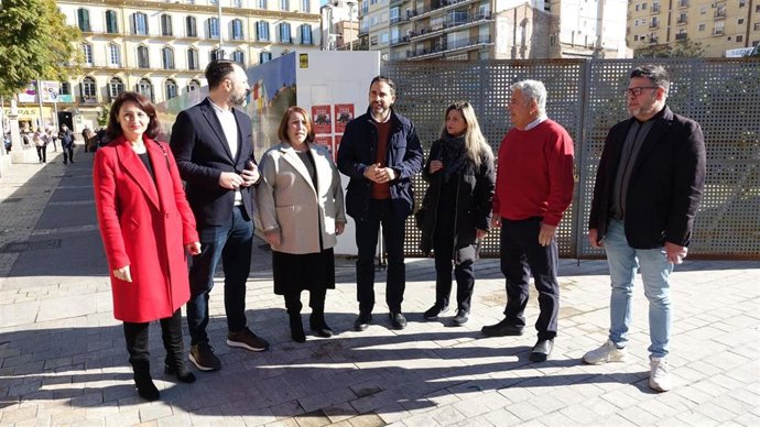 Grupo municipal socialista, junto a la parcela del Astoria