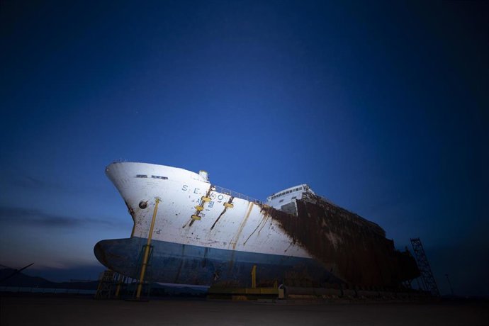Archivo - Imagen de archivo del ferry Sewol reflotado tras la tragedia.