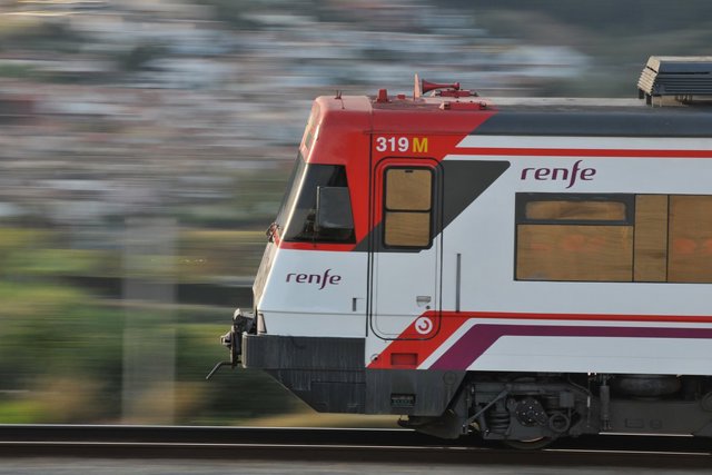 Archivo - Tren de Cercanías de Renfe