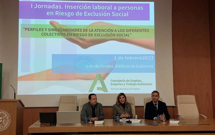 La consejera de Empleo participa en unas jornadas en la Universidad de Almería.
