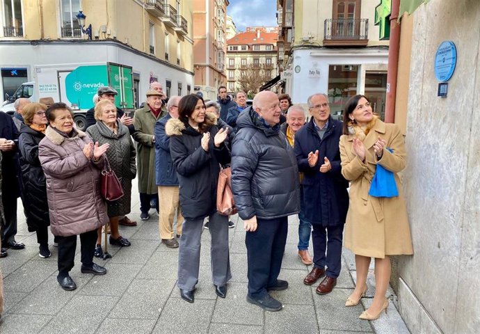 Descubrimiento de la placa de Marcial Solana en la ruta Ilustres Santander