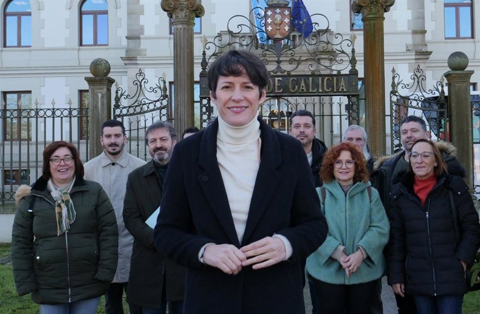 La portavoz nacional del BNG, Ana Pontón, ante la sede de la Xunta
