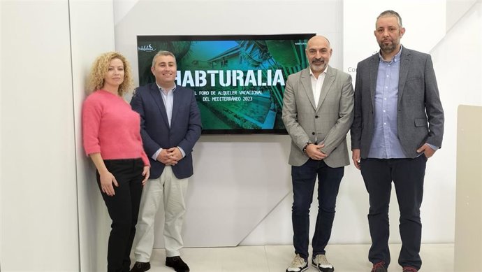 (I-D) Alessia Comis, Directora De Pidelaluna Events; Virgilio Moreno, Alcalde De Inca; Andreu Serra, Conseller Insular De Turismo; Y Antoni Barceló, Presidente De Habtur Baleares.