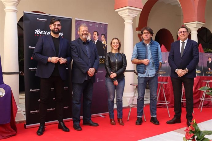 Presentación de Función Principal ¡Yo creo que salimos! bajo la dirección de Julio Fraga, el actor y presentador Antonio Garrido, Manu Sánchez junto a la alcaldesa de Alcalá, Ana Isabel Jiménez y el delegado de Cultura, Enriquye Pavón.