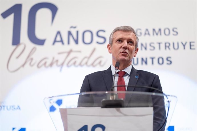 O presidente galego, Alfonso Rueda, participa no acto conmemorativo do décimo aniversario do  Grupo Hotusa en Galicia.