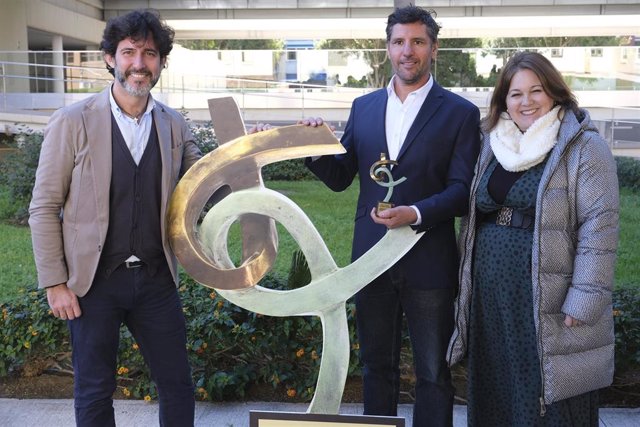 Christian Jongeneel recoge el Premio de Solidaridad Internacional y Derechos Humanos 2022 de la Diputación de Málaga.