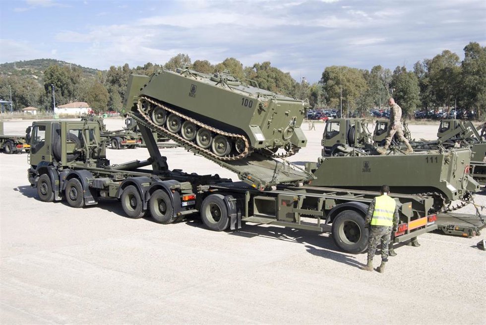 Archivo - Un camión del Ejército de Tierra dispuesto para el traslado de un TOA