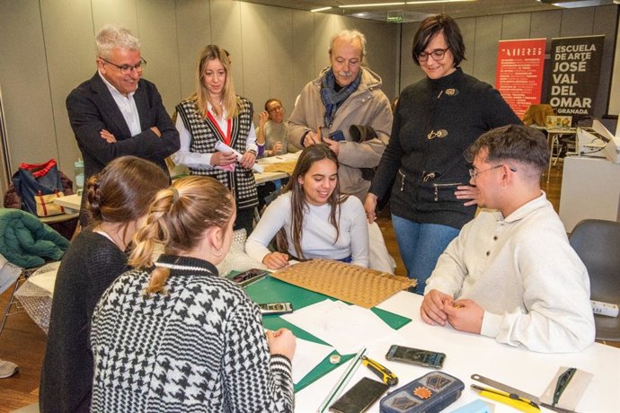 Más de 700 alumnos de la Escuela de Arte José Val del Omar participan en la VIII Semana del Diseño.