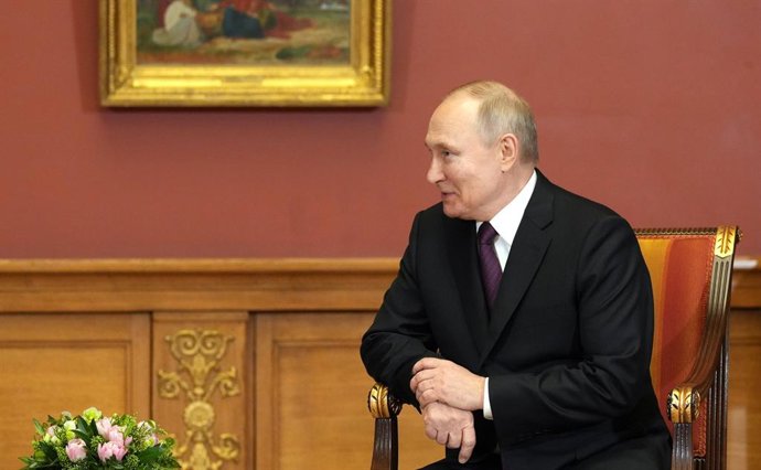 Archivo - HANDOUT - 27 December 2022, Russia, Saint Petersburg: Russian President Vladimir Putin meets with President of Belarus Alexander Lukashenko (Not Pictured)on the sidelines of the informal Commonwealth of Independent States (CIS) summit. Photo: