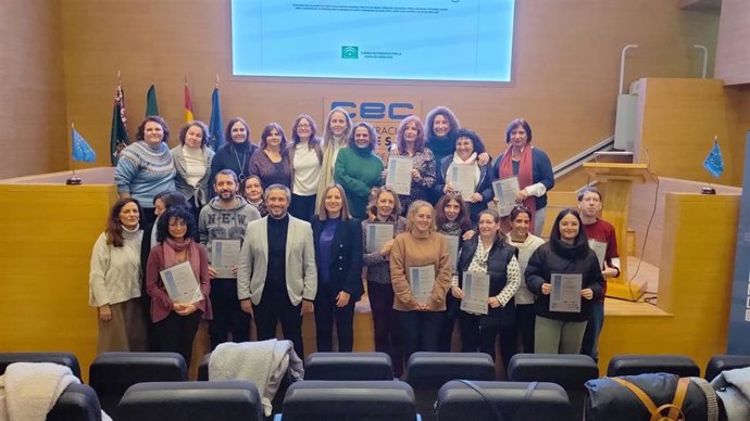 La responsable del Área de Empleo de la Diputación de Cádiz, Ana Carrera, asiste a la clausura y entrega los diplomas a alumnado con especiales dificultades de inserción laboral