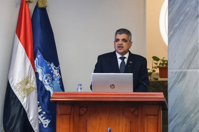 Archivo - 07 July 2021, Egypt, Ismailia: Osama Rabie, Chairman of the Suez Canal Authority, speaks during a press conference following the release of the Panama-flagged 'Ever Given' container ship. The massive Ever Given container ship, which blocked th