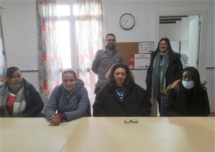 Cáritas inaugura la cuarta edición del curso de auxiliar de hostelería que beneficiará a 12 personas.