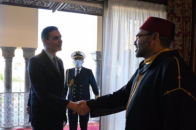 Archivo - Arxiu - El president del Govern, Pedro Sánchez, durant la seua reunió amb el Rei Mohamed VI a Rabat