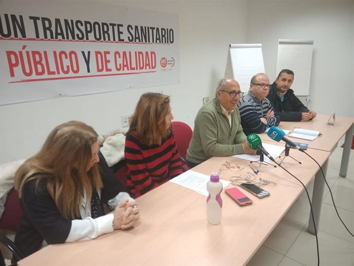 Isaías Ortega interviene en la rueda de prensa junto a otros responsables del sindicato.