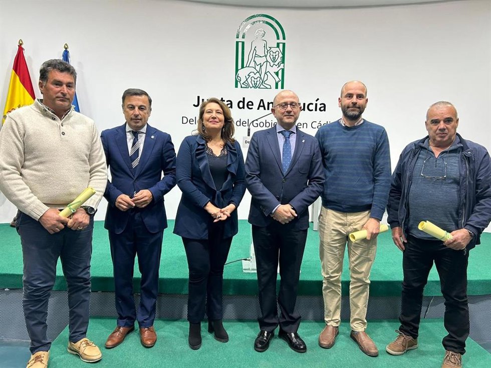 La consejera de Agricultura, Pesca, Agua y Desarrollo Rural, Carmen Crespo, entrega tres millones en ayudas de eficiencia energética a tres comunidades de regantes de Cádiz
