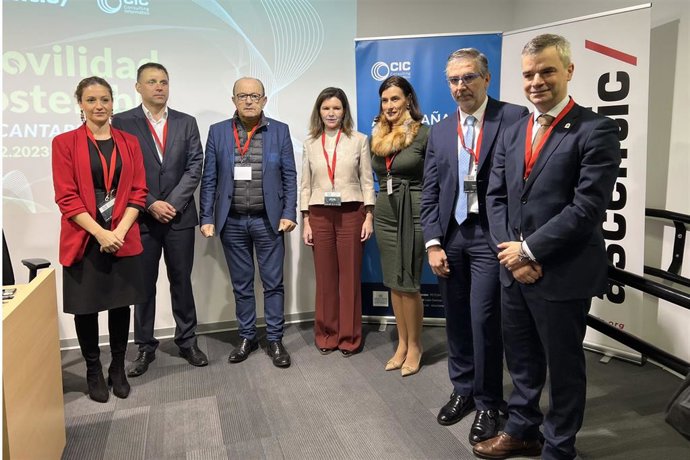 Participantes en la Jornada de Movilidad Sostenible de ASCENTIC