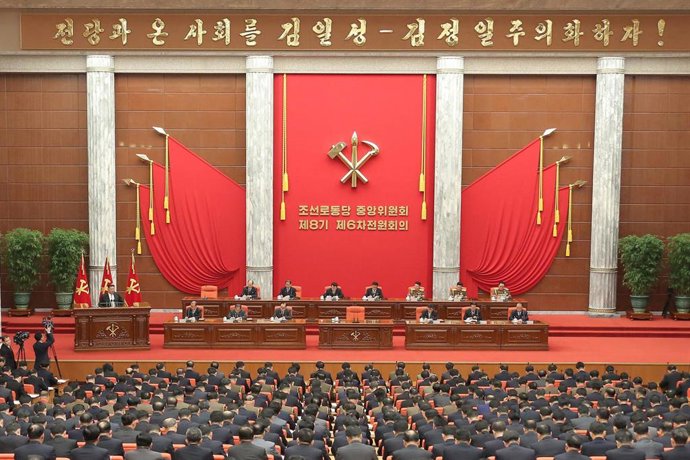 Archivo - El presidente de Corea del Norte, Kim Jong Un, durante un discurso en el Comité Central del Partido de los Trabajadores, en Pyongyang