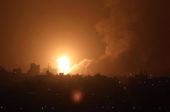 Archivo - Ataques israelíes contra bases militares de Hamás, en la Franja de Gaza