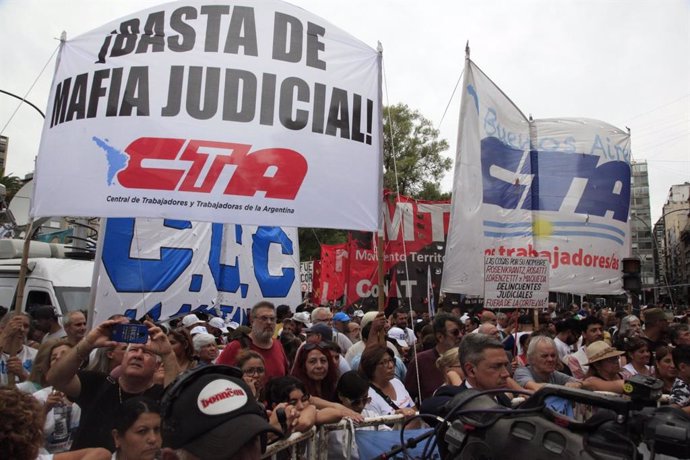 Manifestación por la "democratización de la Justicia" en Argentina