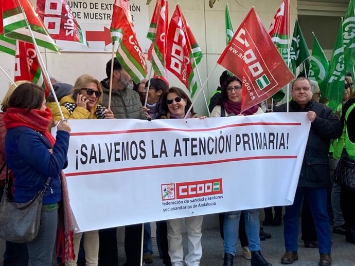 CCOO, CSIF y UGT  protestan en Cádiz por la siutación de la atención primaria, foto de archivo
