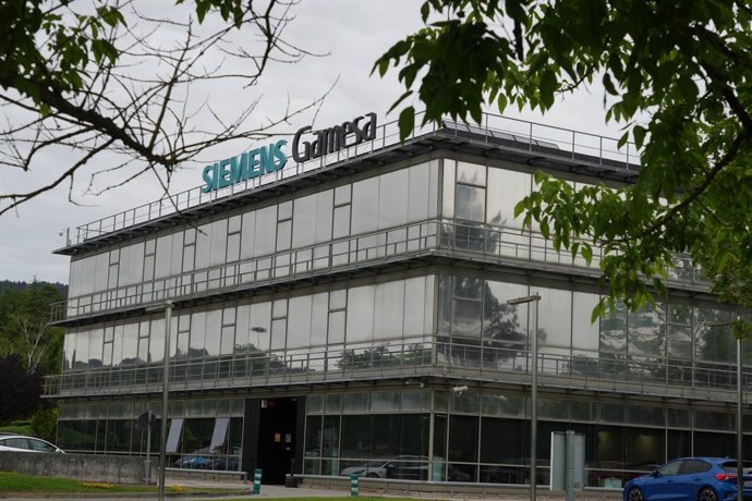 Archivo - Fachada del edificio de Siemens Gamesa el mismo día en que UGT y CCOO han mostrado su preocupación por la Oferta Pública de Adquisición (OPA) que ha lanzado Siemens Energy sobre Siemens Gamesa, en el Parque Tecnológico de Zamudio, a 23 de mayo