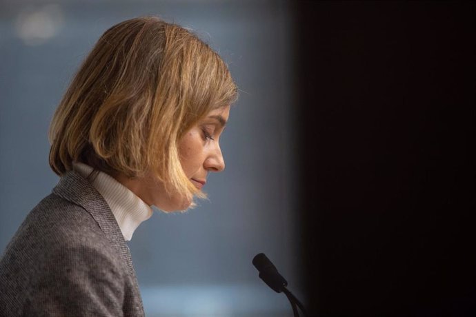 La líder de los comuns en el Parlament, Jéssica Albiach, ofrece una rueda de prensa en el Parlament, a 1 de febrero de 2023, en Barcelona, Catalunya (España). Albiach ha celebrado que Catalunya tiene garantizada la aprobación de los Presupuestos tras el